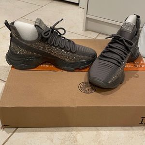 Steve Madden Maxima Gray size 10